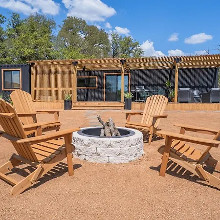 Villa Contained In Gruene! Hot Tub!